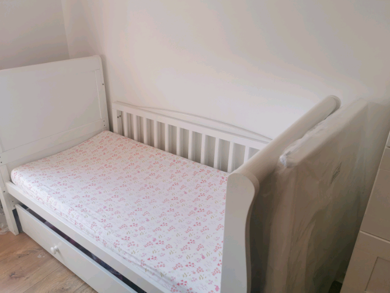 bonito bebe cot bed